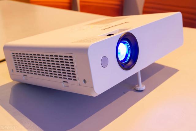 投影儀.jpg 投影儀.jpg